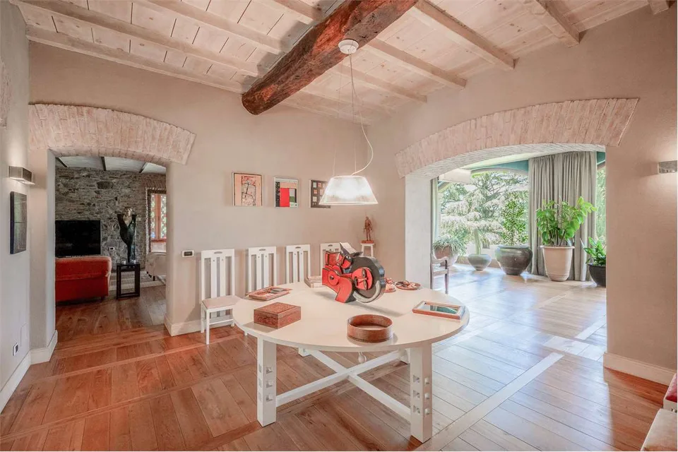 Schöne historische Villa mit Blick auf den Sacro Monte di Varese und die umliegende Landschaft – Foto 8 von 13