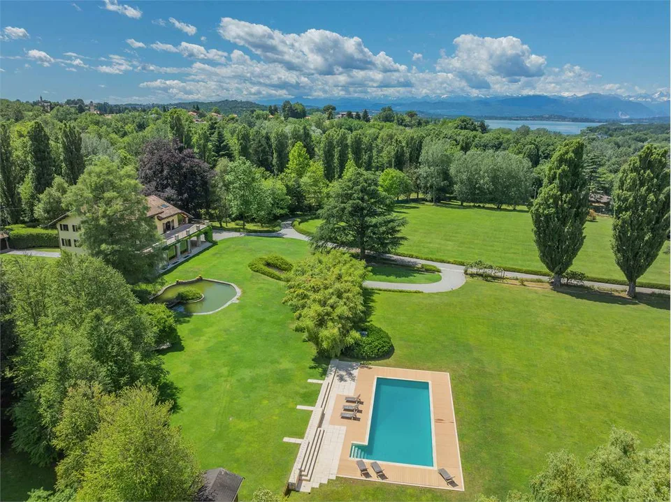 Schöne historische Villa mit Blick auf den Sacro Monte di Varese und die umliegende Landschaft