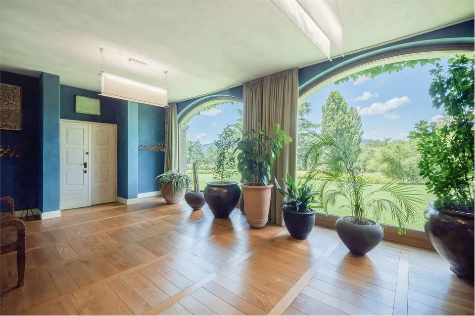 Schöne historische Villa mit Blick auf den Sacro Monte di Varese und die umliegende Landschaft – Foto 7 von 13