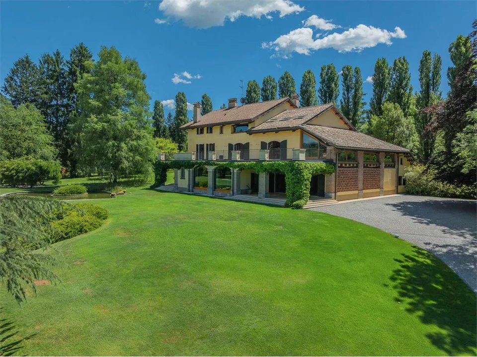 Schöne historische Villa mit Blick auf den Sacro Monte di Varese und die umliegende Landschaft