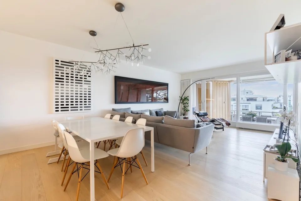 Spacieux appartement de 5 pièces avec  balcon à Genève-Champel