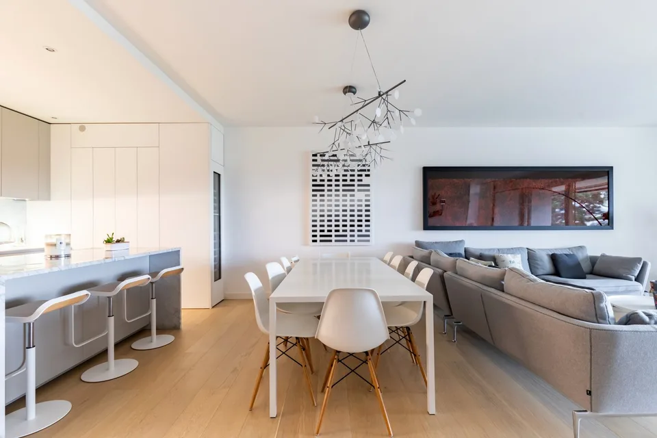 Ampio appartamento di 5 locali con balcone a Ginevra-Champel