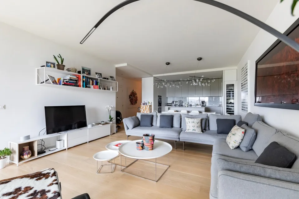 Ampio appartamento di 5 locali con balcone a Ginevra-Champel