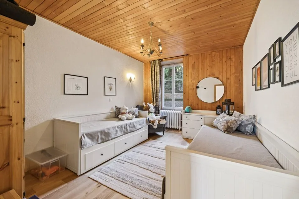 In Villars, 4-Zimmer-Wohnung, hell, renoviert, mit privater Eingang, Möglichkeit für Professionelle – Foto 12 von 13