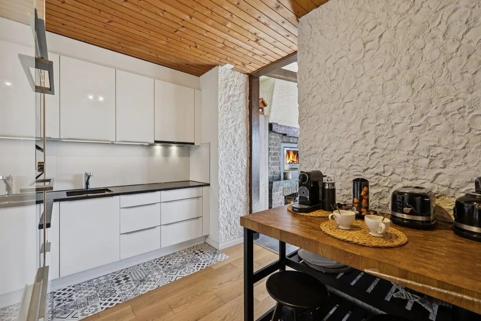In Villars, 4-Zimmer-Wohnung, hell, renoviert, mit privater Eingang, Möglichkeit für Professionelle – Foto 9 von 13