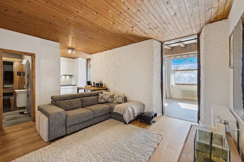 In Villars, 4-Zimmer-Wohnung, hell, renoviert, mit privater Eingang, Möglichkeit für Professionelle – Foto 7 von 13