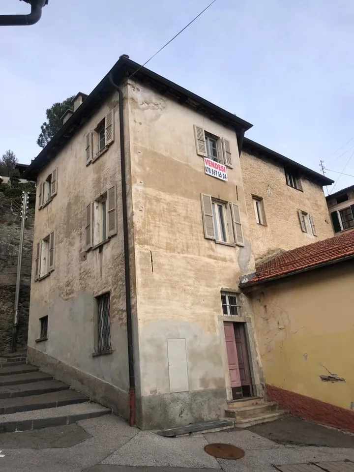 Casa unifamiliare con vista panoramica a Cademario DA RISTUTTURARE