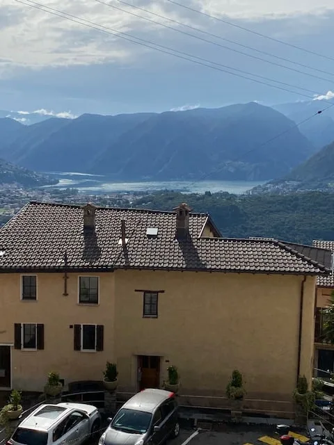 Einfamilienhaus mit Panoramablick in Cademario ZU RENOVIEREN
