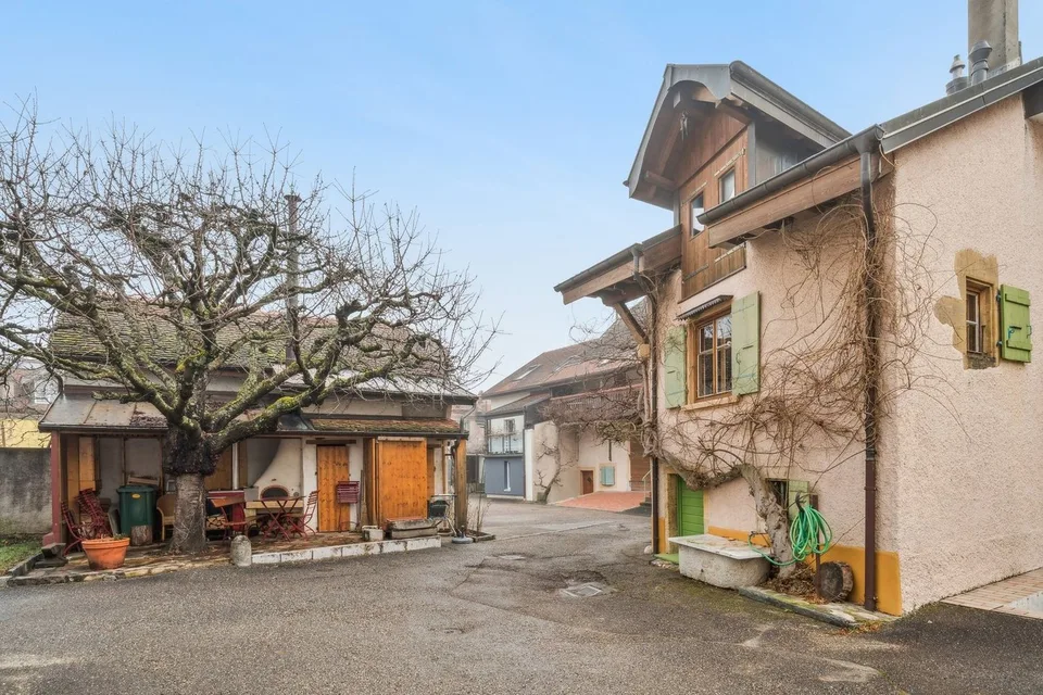 Deliziosa casa di villaggio con giardini!
