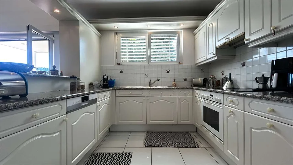 Villa exclusive avec jardin et vue dégagée – photo 3 sur 13