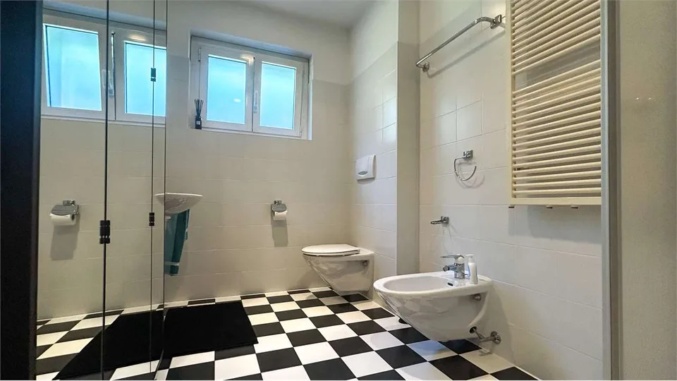 Villa exclusive avec jardin et vue dégagée – photo 12 sur 13