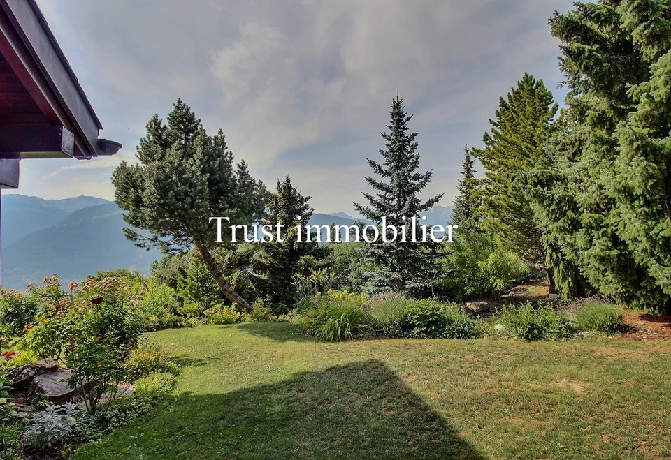 6002. Maison lumineuse avec vue panoramique sur les montagnes