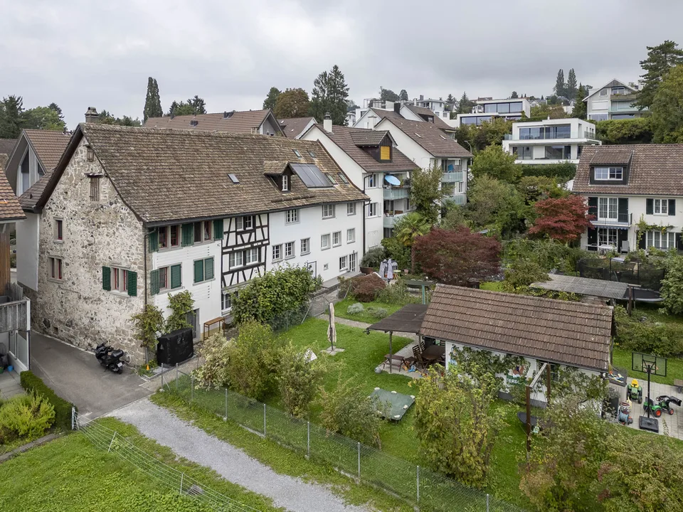 Charmantes Reiheneinfamilienhaus an erhöhter Aussichtslage mit separat