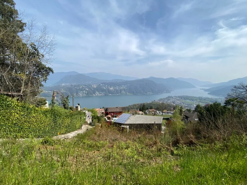 VERNATE · TERRENO EDIFICABILE CON MERAVIGLIOSA VISTA LAGO
