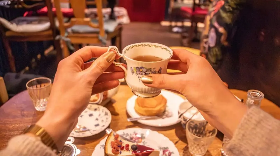 CAFÉ TEA-ROOM AVEC PETITE RESTAURATION DANS LE QUARTIER DENSE DES NATIONS