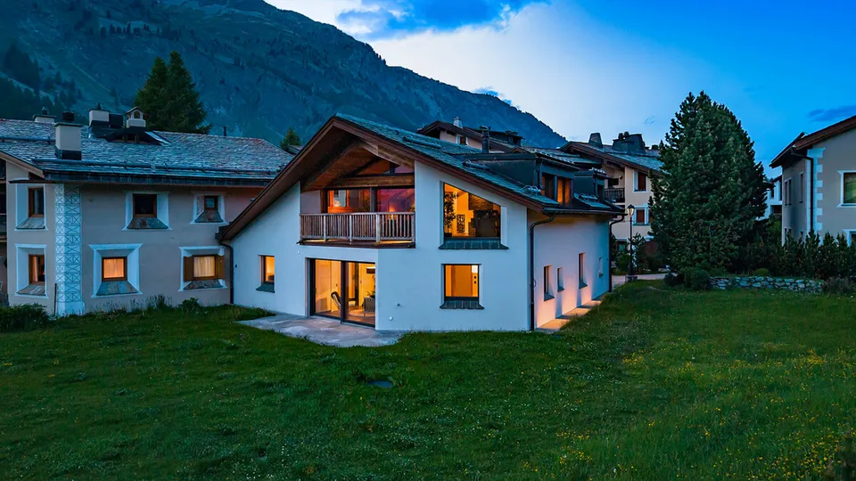Sils-Maria: Neues Erstwohnsitz Einfamilienhaus mit Wellnessbereich und
