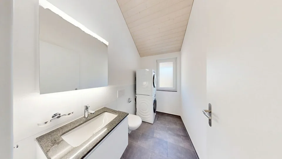 RÉSERVÉ Première occupation! Appartement maisonnette exclusif de 3,5 pièces avec grande galerie & vue – photo 8 sur 15
