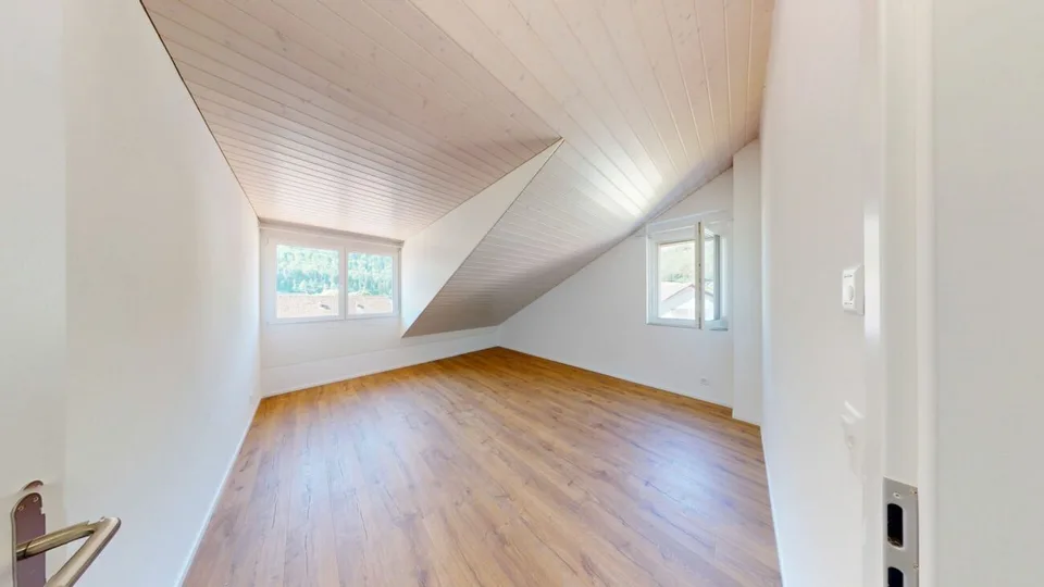 RÉSERVÉ Première occupation! Appartement maisonnette exclusif de 3,5 pièces avec grande galerie & vue – photo 9 sur 15