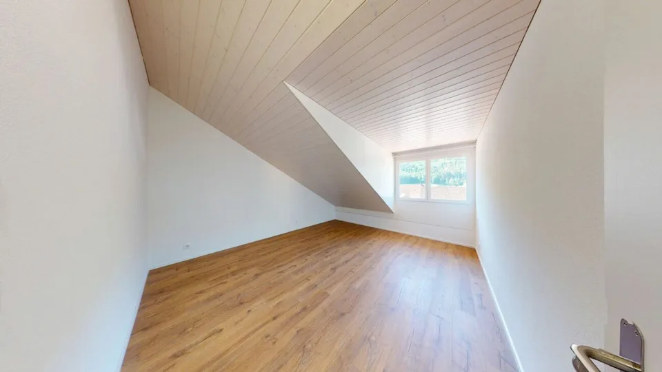 RÉSERVÉ Première occupation! Appartement maisonnette exclusif de 3,5 pièces avec grande galerie & vue – photo 10 sur 15