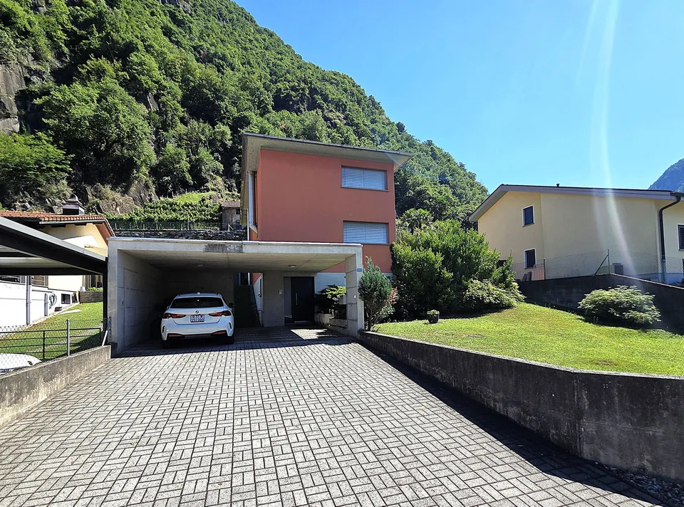 Geräumige Einfamilienvilla in Castione