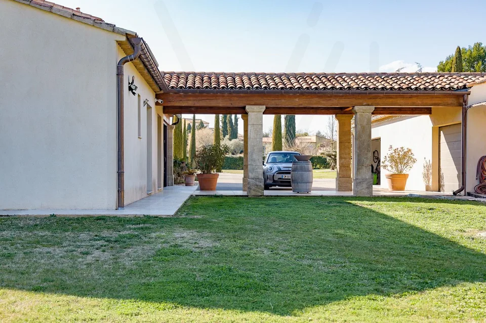PROPRIÉTÉ CONTEMPORAINE D'EXCEPTION AVEC VUES PANORAMIQUES Au coeur du Luberon, à quelques minutes de Roussillon – photo 11 sur 13