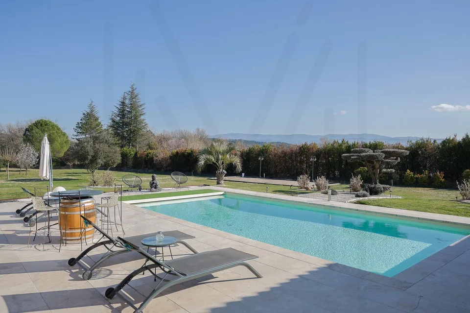 PROPRIÉTÉ CONTEMPORAINE D'EXCEPTION AVEC VUES PANORAMIQUES Au coeur du Luberon, à quelques minutes de Roussillon – photo 12 sur 13