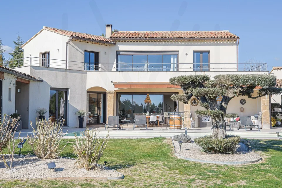 PROPRIÉTÉ CONTEMPORAINE D'EXCEPTION AVEC VUES PANORAMIQUES Au coeur du Luberon, à quelques minutes de Roussillon – photo 9 sur 13