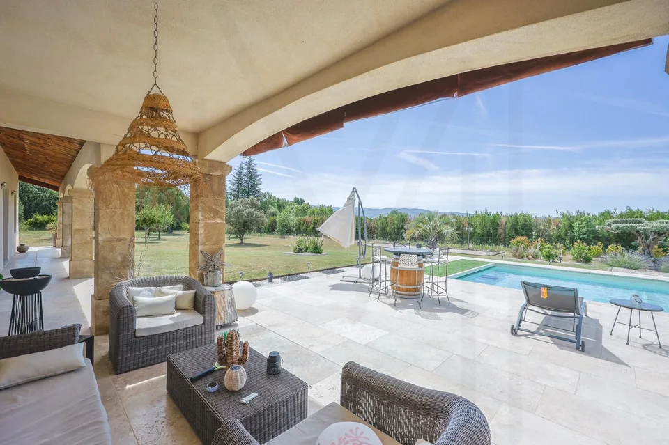 PROPRIÉTÉ CONTEMPORAINE D'EXCEPTION AVEC VUES PANORAMIQUES Au coeur du Luberon, à quelques minutes de Roussillon – photo 13 sur 13