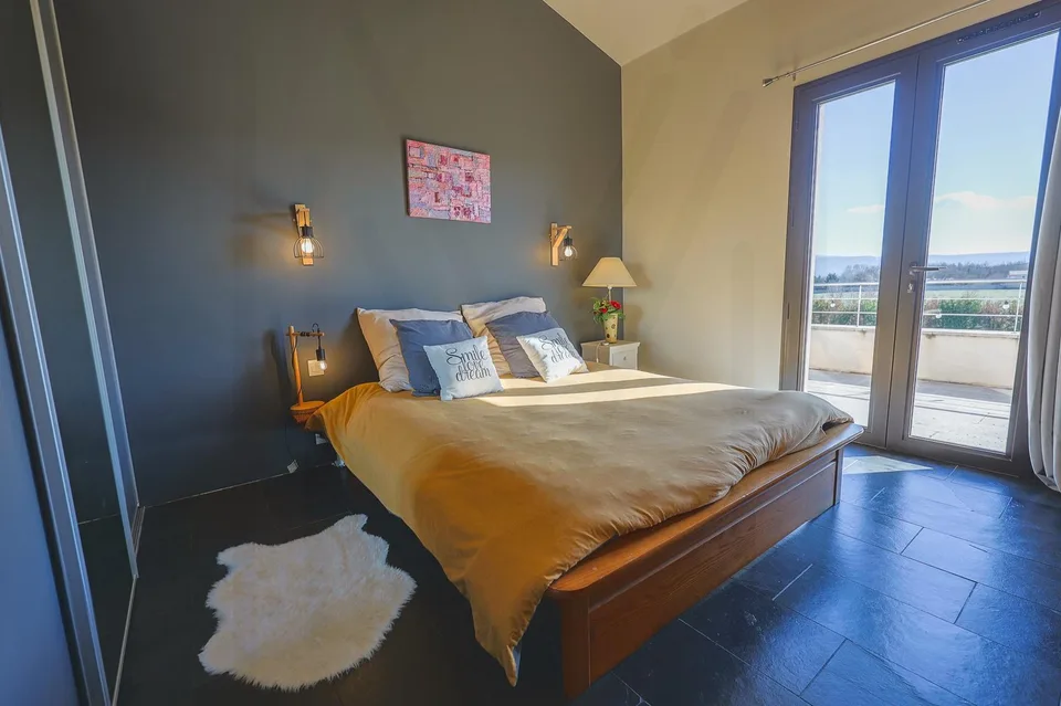 PROPRIÉTÉ CONTEMPORAINE D'EXCEPTION AVEC VUES PANORAMIQUES Au coeur du Luberon, à quelques minutes de Roussillon – photo 7 sur 13