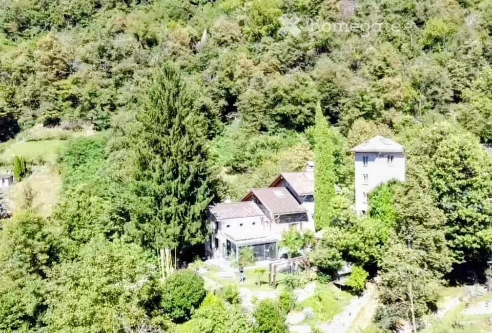 Schloss im Tessin mit Schwimmbad Top Lage mit Umschwung