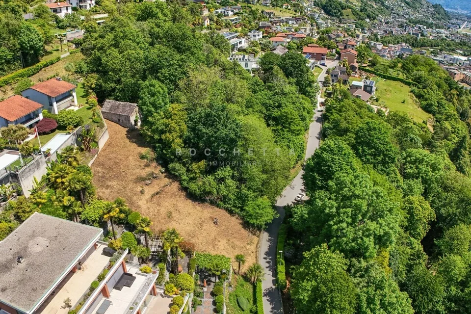 Terreno in posizione ricercata e con fantastica vista lago