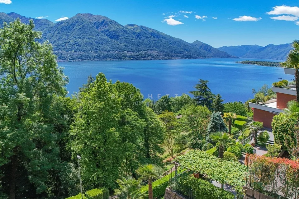 Terreno in posizione ricercata e con fantastica vista lago