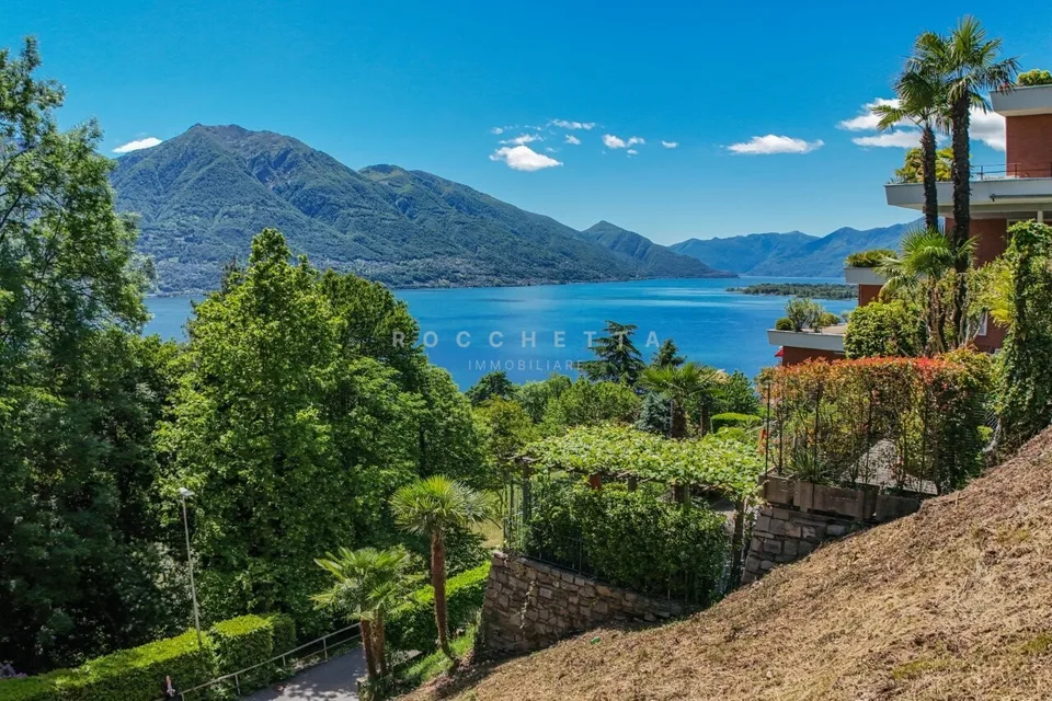 Terreno in posizione ricercata e con fantastica vista lago
