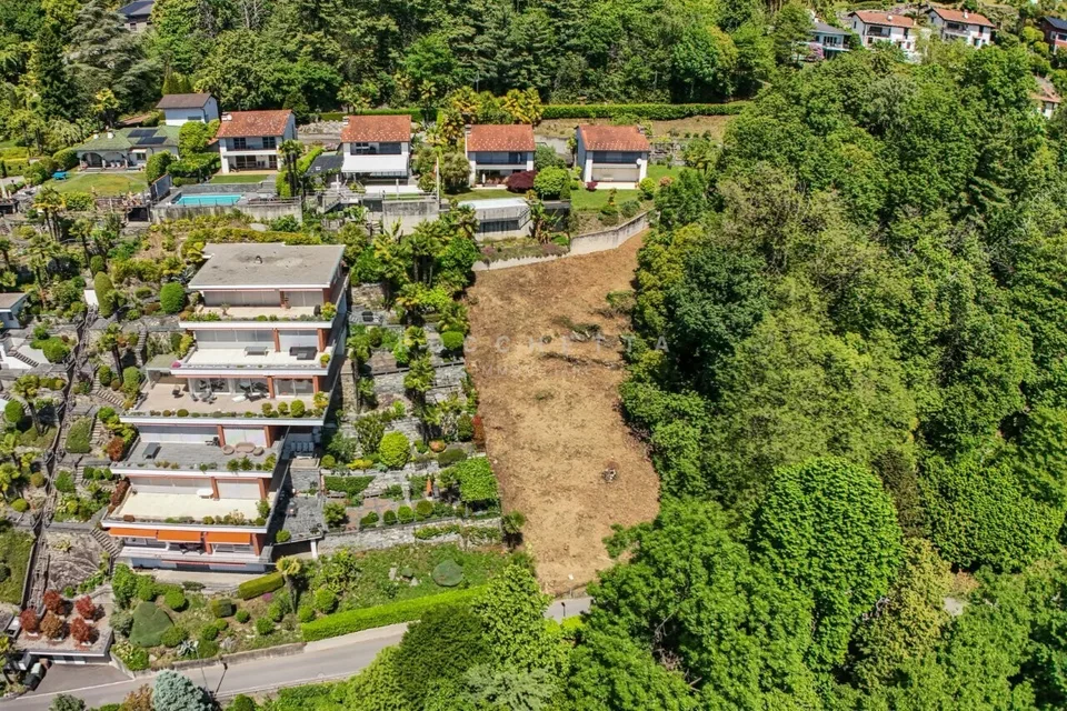 Terreno in posizione ricercata e con fantastica vista lago