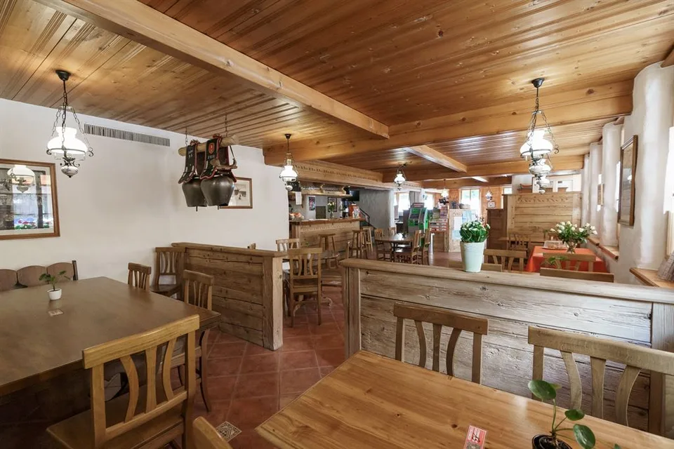 Au coeur du village avec une belle histoire et un gros potentiel