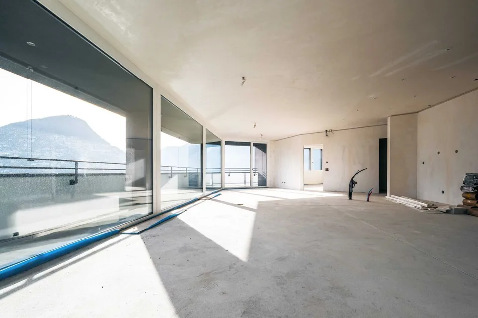 Appartement attique spacieux avec vue spectaculaire sur le lac
