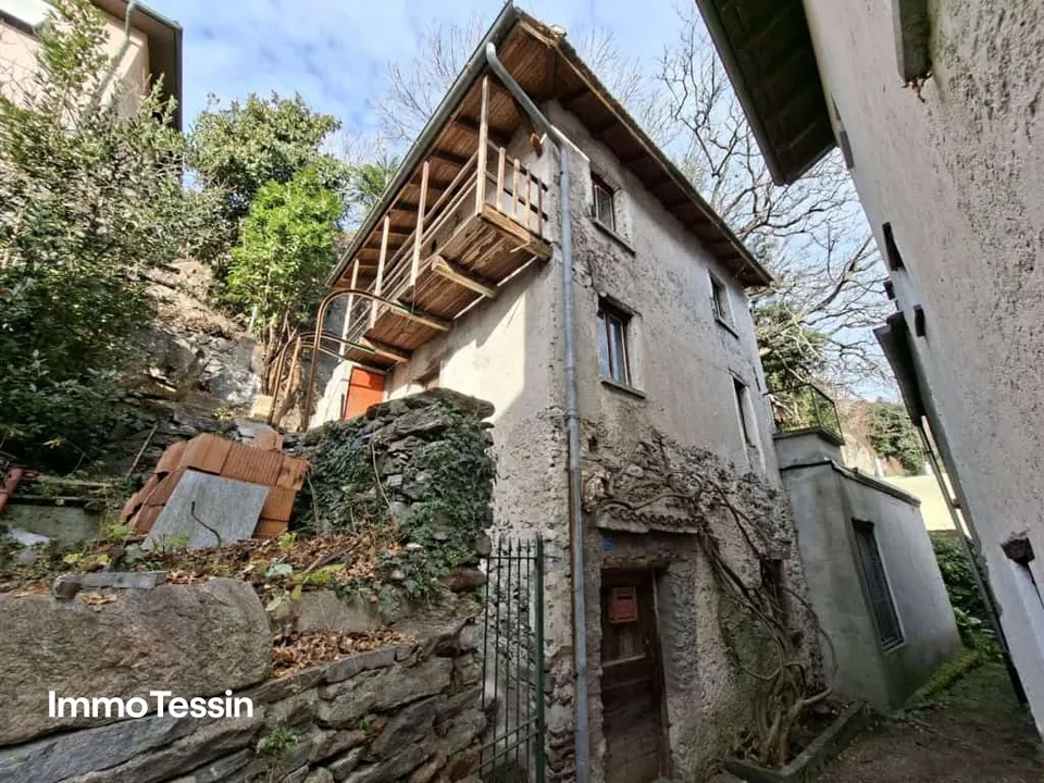 GELEGENHEIT: Original Tessinerhaus mit Anbau und Aussenbereich an ruhiger, gut angebundener Lage