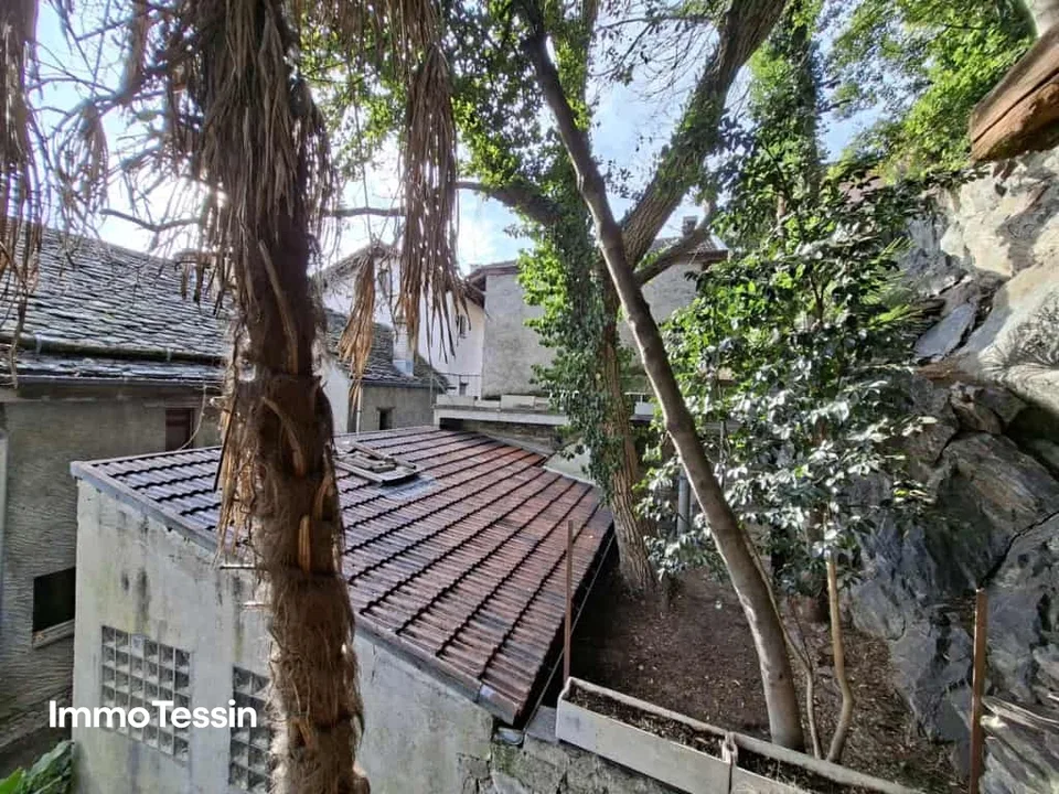 GELEGENHEIT: Original Tessinerhaus mit Anbau und Aussenbereich an ruhiger, gut angebundener Lage