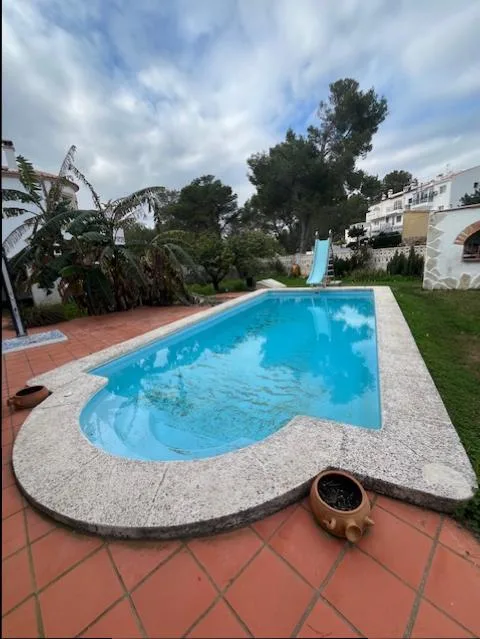 Seltenes Gut: Charmantes Haus mit alter Restaurant, unabhängige Wohnung, Garten, Pool und Sommerküche
