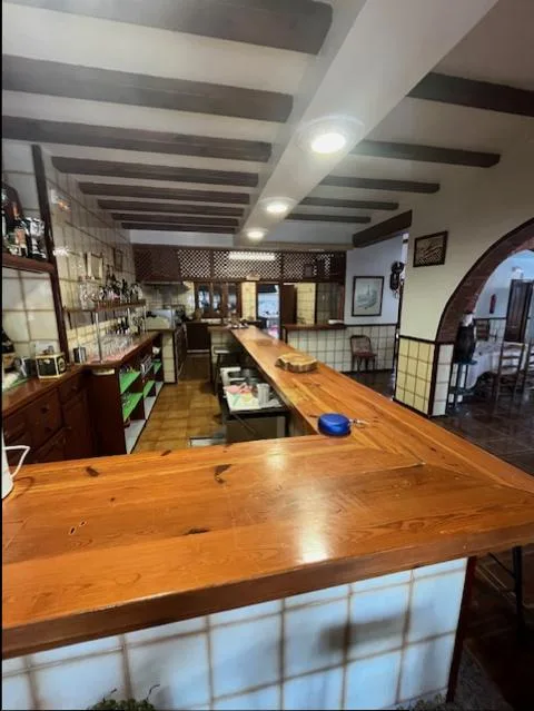 Seltenes Gut: Charmantes Haus mit alter Restaurant, unabhängige Wohnung, Garten, Pool und Sommerküche