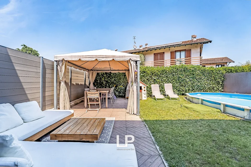 Villetta bifamiliare con giardino a Sesto Calende
