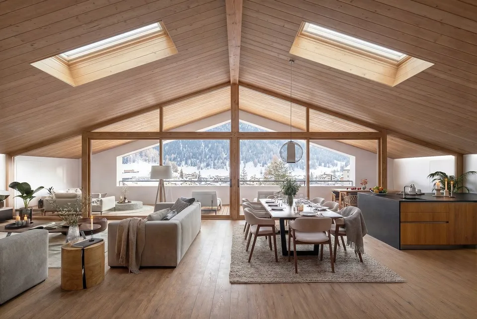 EXCLUSIVE PENTHOUSE WITH PANORAMIC LOGGIAS