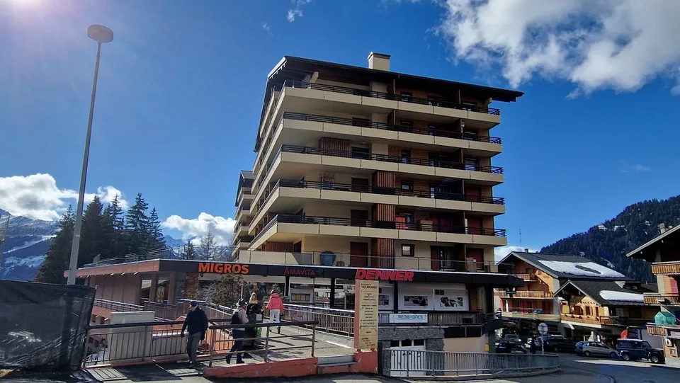 LOCAL COMMERCIAL - MAGASIN BLANCHISSERIE borgne AU CENTRE DE VERBIER