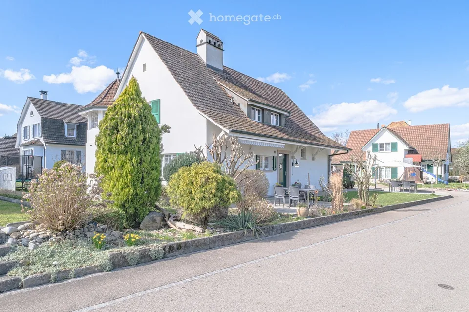 Modernes Zweifamilienhaus an ruhiger Lage in Wallbach