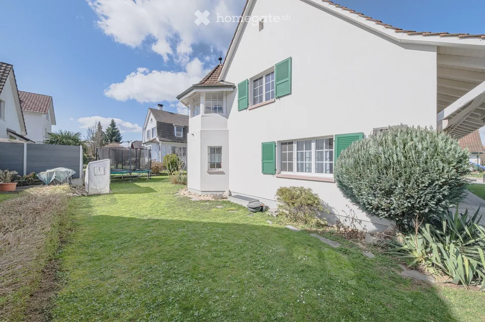 Modernes Zweifamilienhaus an ruhiger Lage in Wallbach