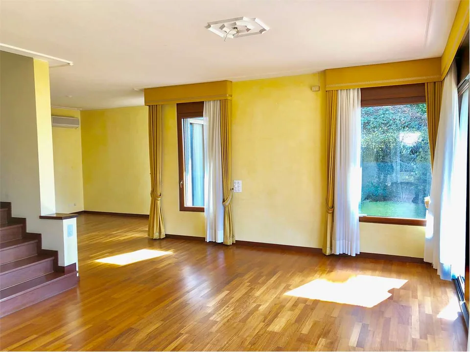 Grande e curata villa in posizione soleggiata e tranquilla con splendi – foto 6 di 13