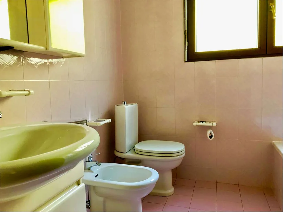 Grande e curata villa in posizione soleggiata e tranquilla con splendi – foto 12 di 13