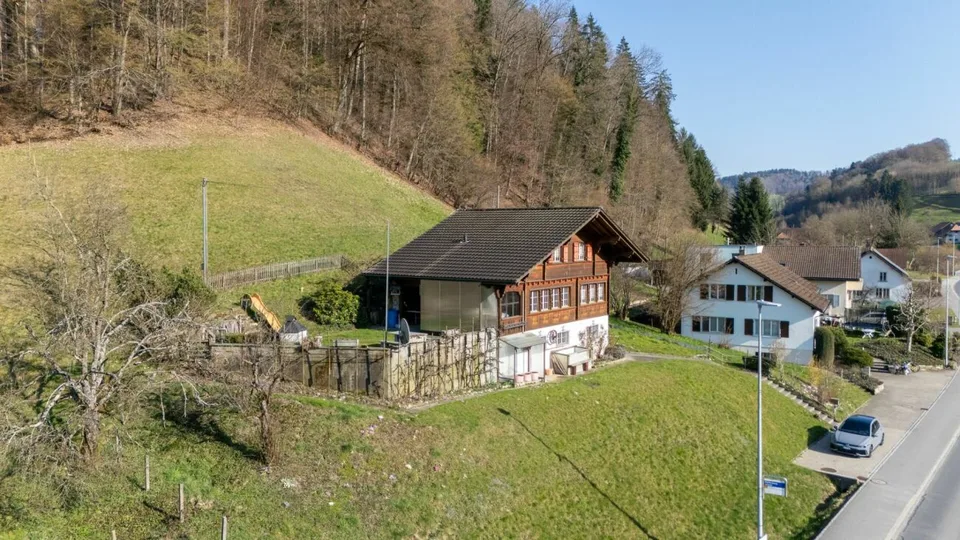 Chalet affascinante con grande potenziale su un grande terreno