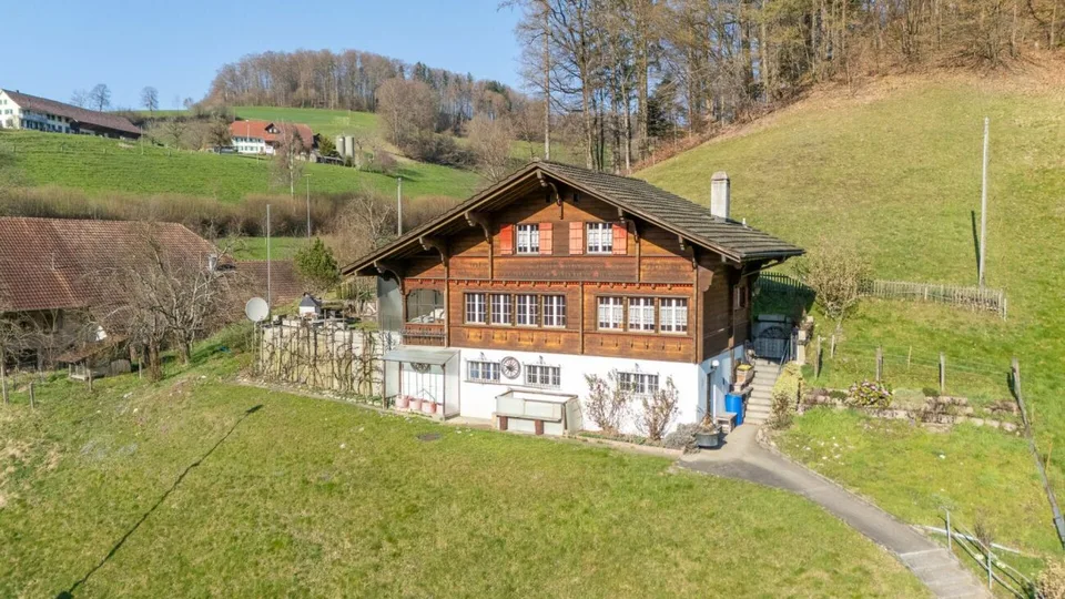 Charmantes Chalet mit viel Potential auf grosser Parzelle