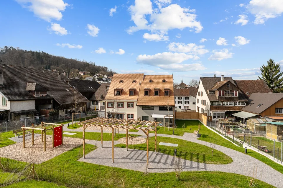 Das "Haus im Haus": 4,5-Zimmer-Wohnung mit Loggia und zusätzlichem Atelier ! A-1.1